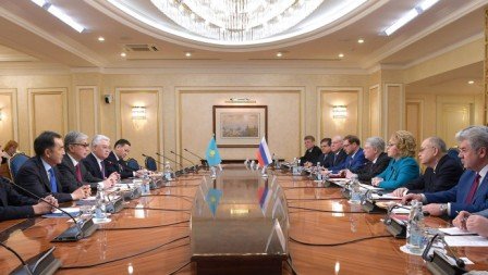 Токаев рассказал, что думает об отношениях Казахстана и России